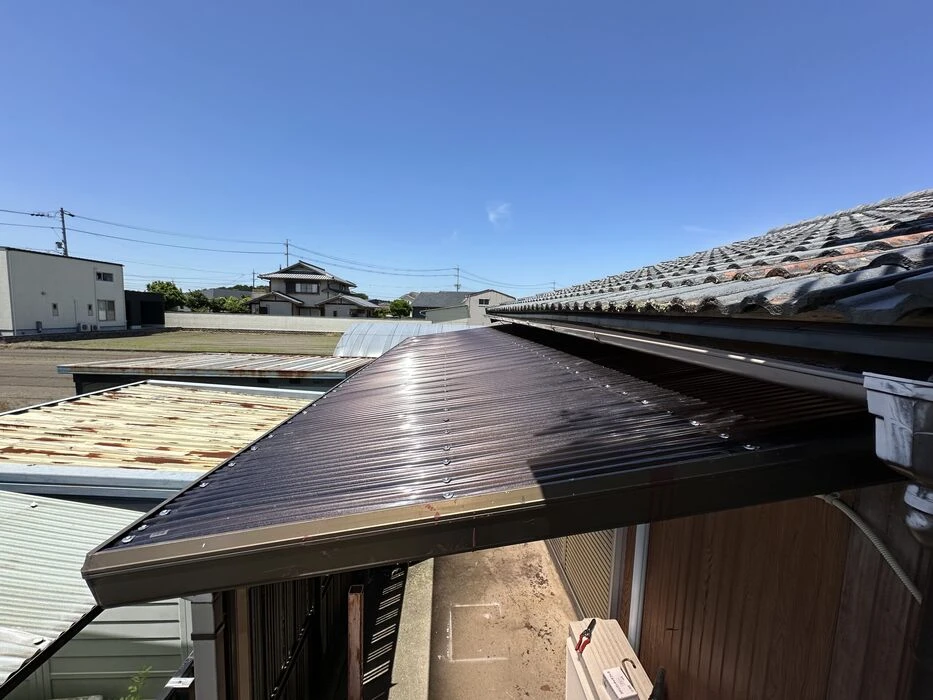 画像1599：松阪市愛宕町にてトタン張り替え